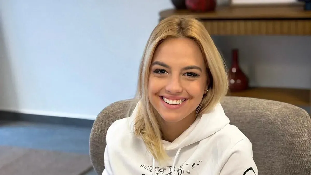 Nem tud leállni a Hír TV csinos műsorvezetője