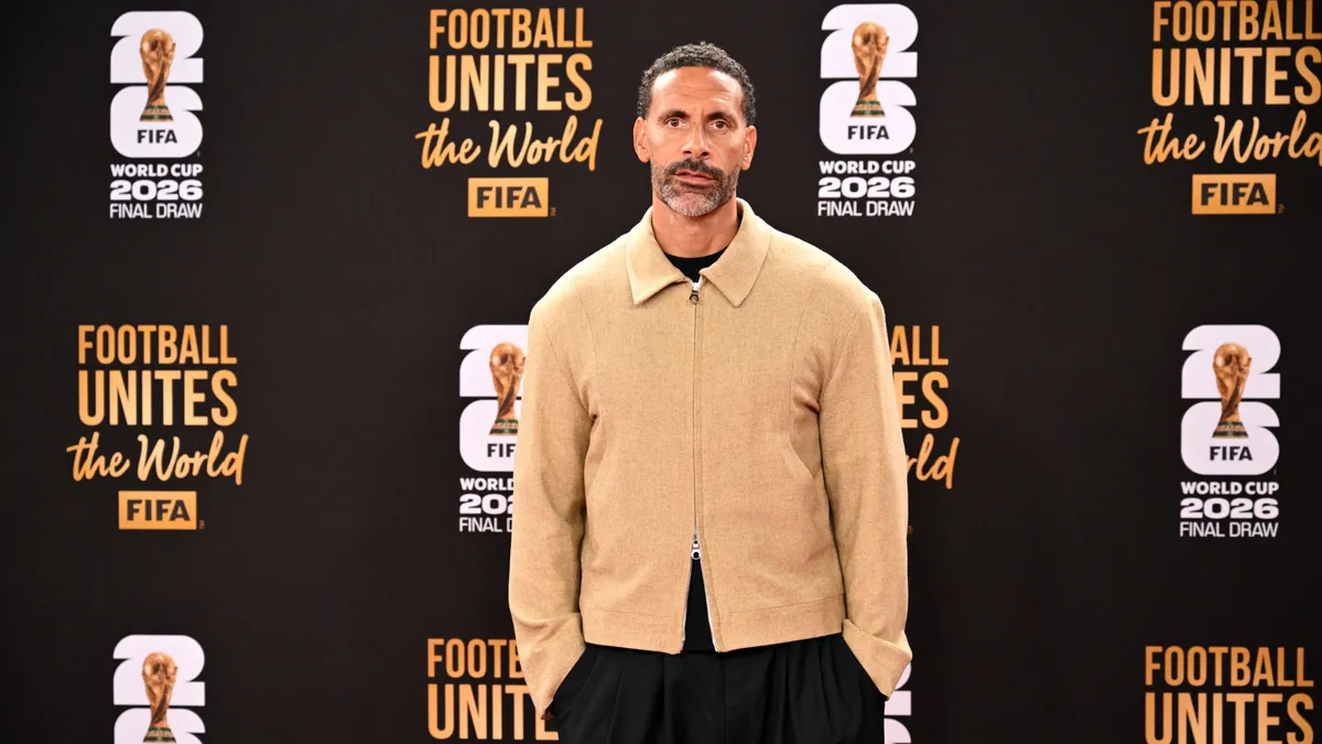 Rio Ferdinand, a Manchester United legendás védője lesz a műsorvezető a világbajnokság csoportsorsolásán