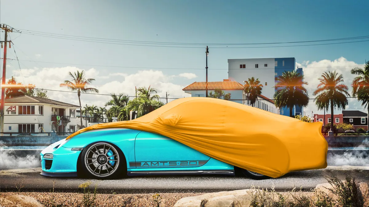 Budapesti bevásárlóközpontban építik a Porsche 911 kabriót.