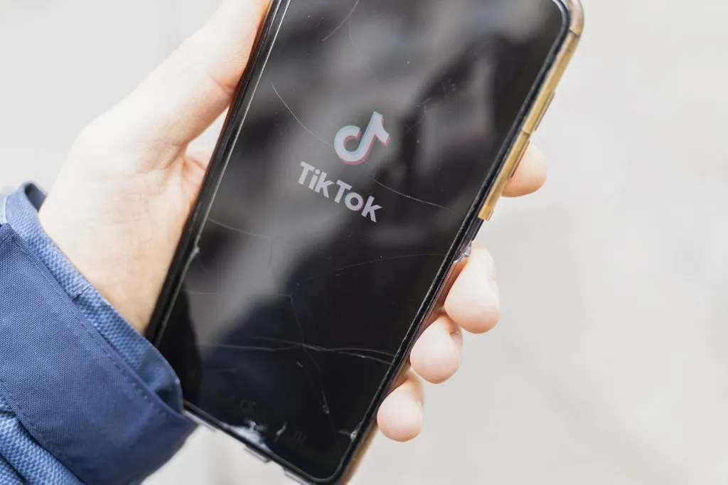 A TikTok gyerekbiztonság kérdése újra reflektorfénybe került, miután amerikai többségi tulajdonba került a népszerű videós platform.