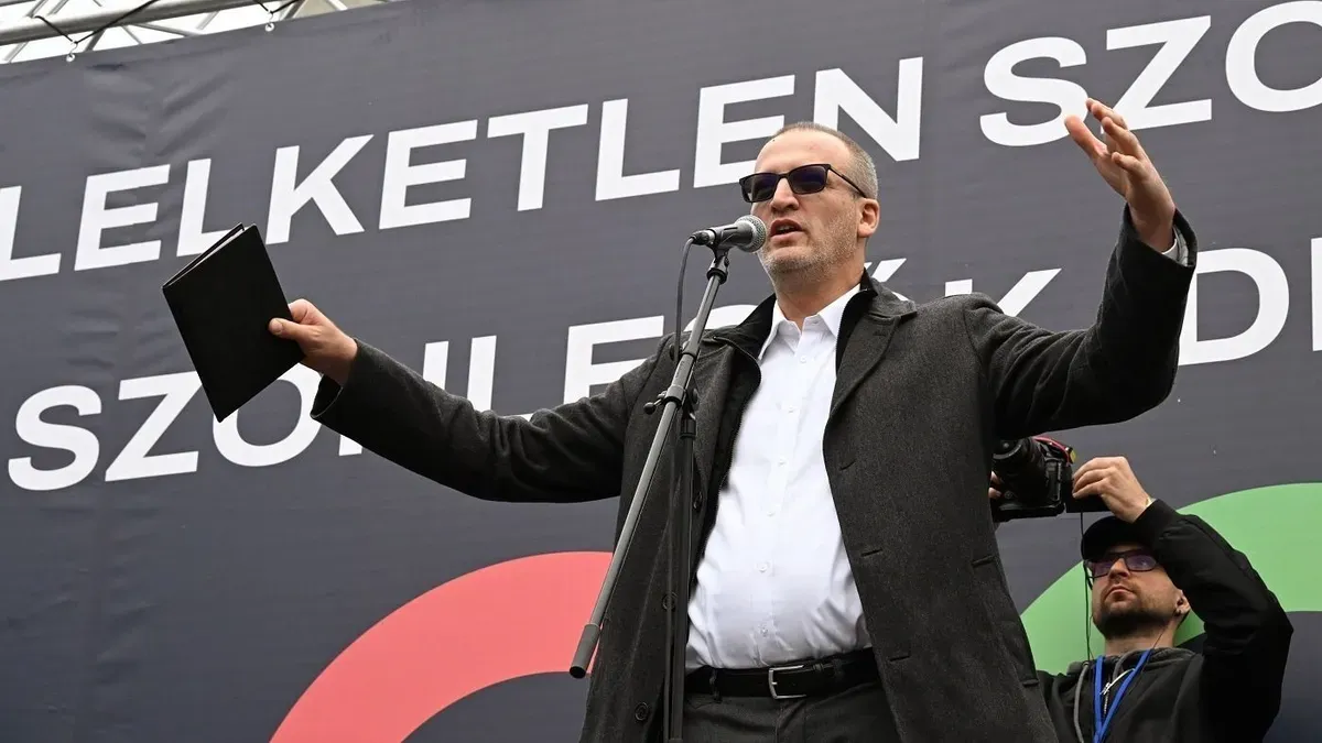 Tarr Zoltán, a Tisza Párt alelnöke a párt érdekében titokban tartaná a Tisza-adócsomagot
Fotó: Koszticsák Szilárd / MTI