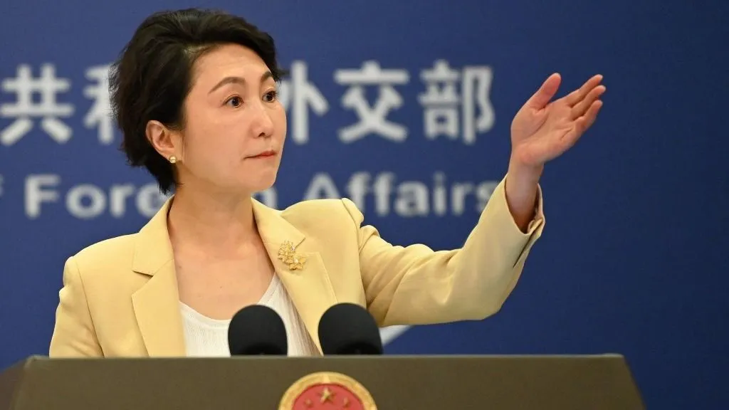 Mao Ning szerint ezek a kezdeményezések súlyosan aláássák a nukleáris fegyverek elterjedésének megakadályozásáról szóló nemzetközi szerződéseket