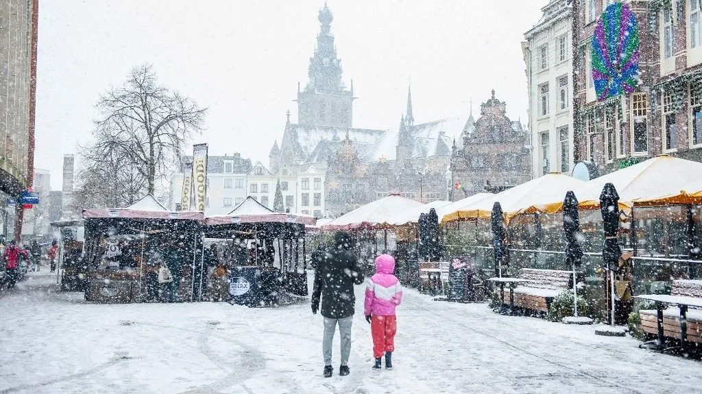 Storm Anna brings strong winds and snow to the Netherlands. In Nijmegen, families and children experience accumulations of up to 10 centimeters of snow in Nijmegen, Netherlands, on January 3, 2026. (Photo by Romy Arroyo Fernandez/NurPhoto) (Photo by Romy Arroyo Fernandez / NurPhoto via AFP)