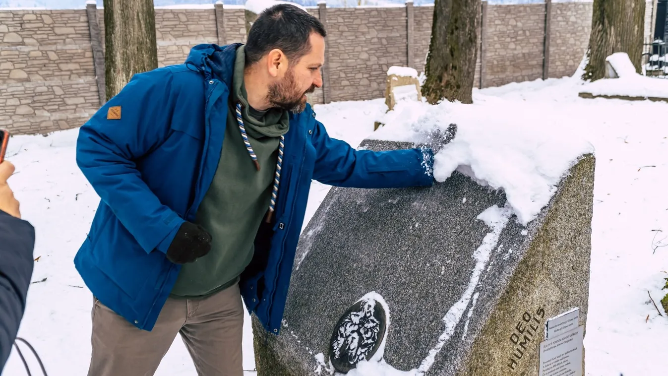 Rendőrök vitték el a Pozsonyban a magyar politikust, Szijjártó Péter is reagált Kép