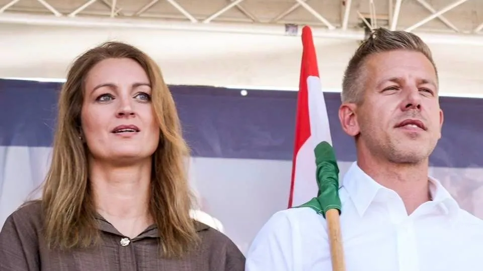 Magyar Péter számonkérte egyik alelnökét, Radnai Márkot amiatt, hogy a Tisza-szigetek 20 százaléka megszűnt, vagy teljesen inaktívvá vált, de az Forsthoffer Ágnesre hárította a felelősséget (Forrás: Facebook)