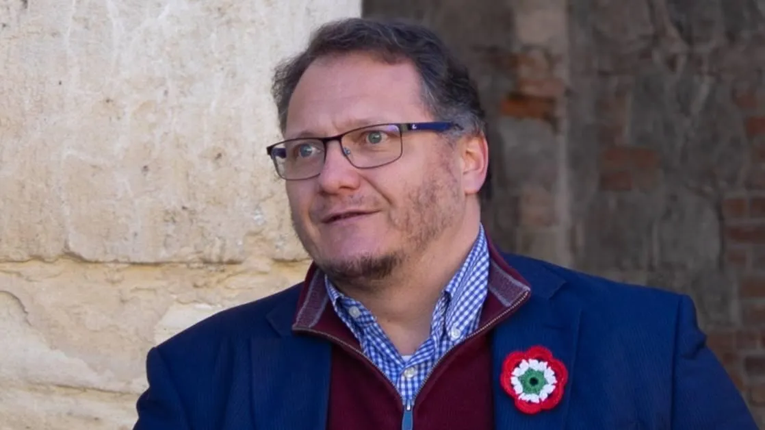 Csercsa Balázs történész, bibliakutató közösségi oldalán jelentette be, hogy nem vállalja tovább a Tisza Párt egyházügyi munkacsoportjának vezetését, valamint az önkéntes munkát sem folytatja a pártban