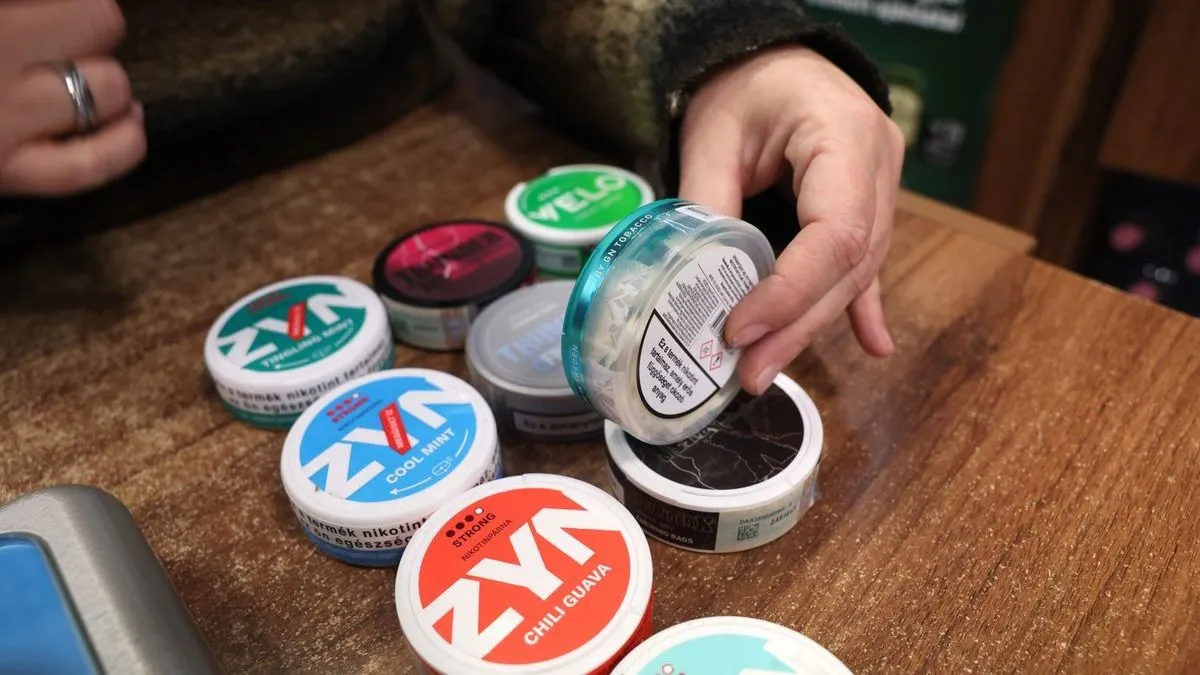 A britek rájöttek, hogyan füstölhetnének kevesebbet a fiatalok, de Magyarország ezt már megoldotta