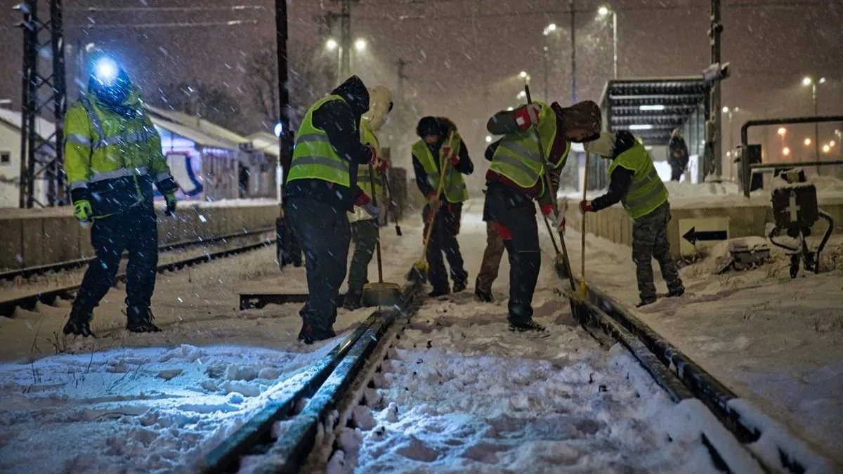 Hazajut időben vonattal, ha most indul útnak? Mutatjuk az aktuális hóhelyzetet