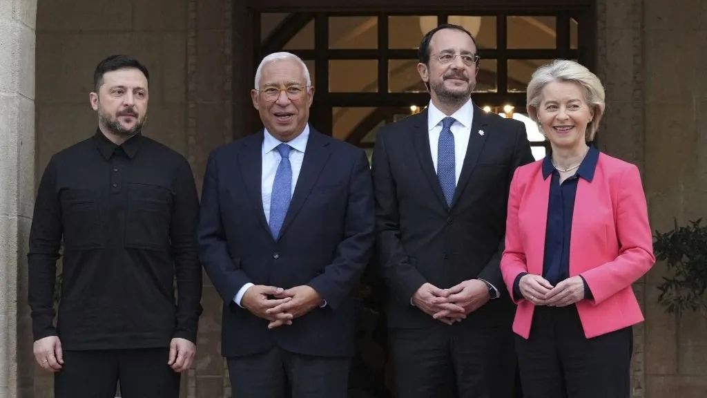 A háborúpárti vezetők tovább erőltetik Ukrajna EU-s csatlakozását, riasztó céldátumot tűztek ki