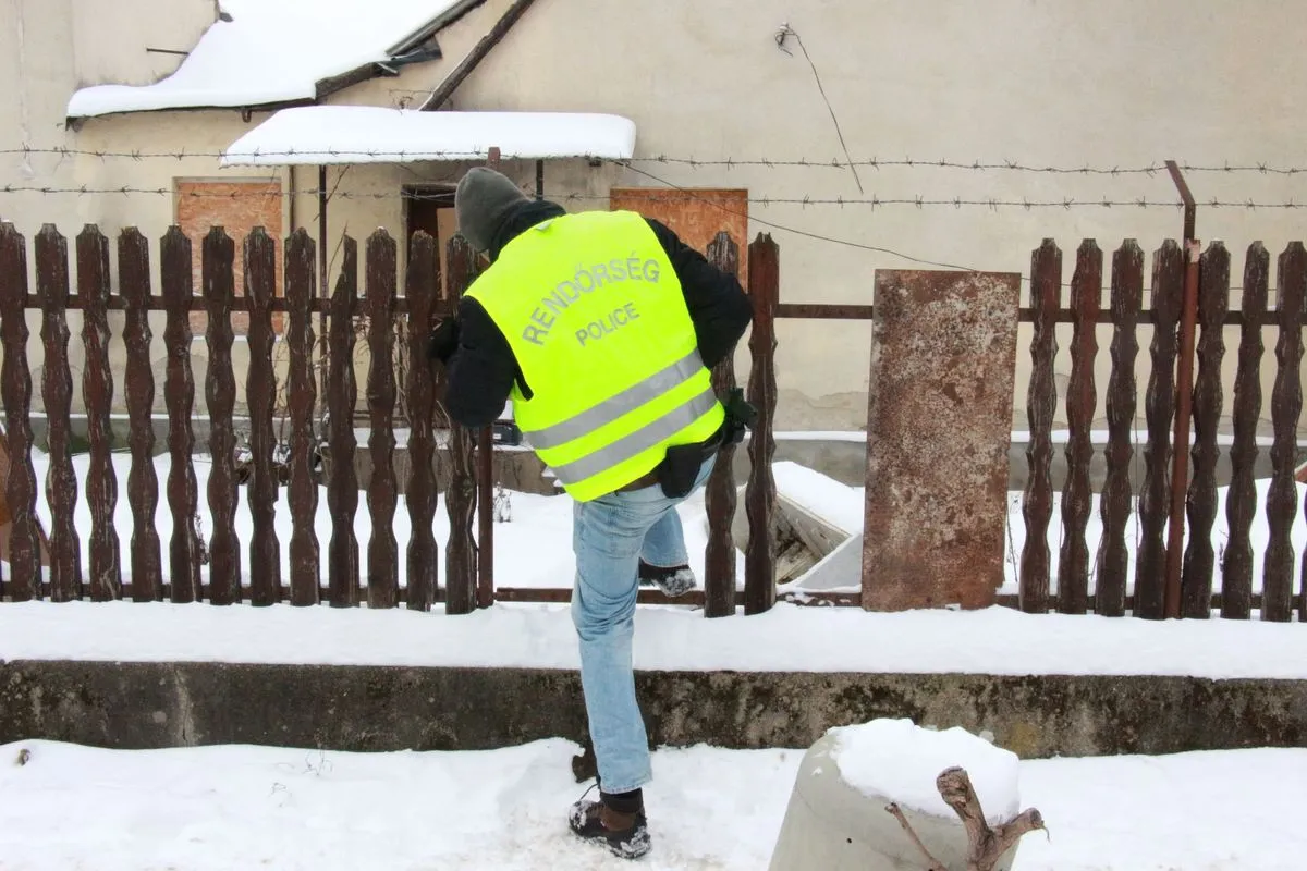 A rendőrök két fiatalt találtak egy fűtetlen házban Nyíregyházán