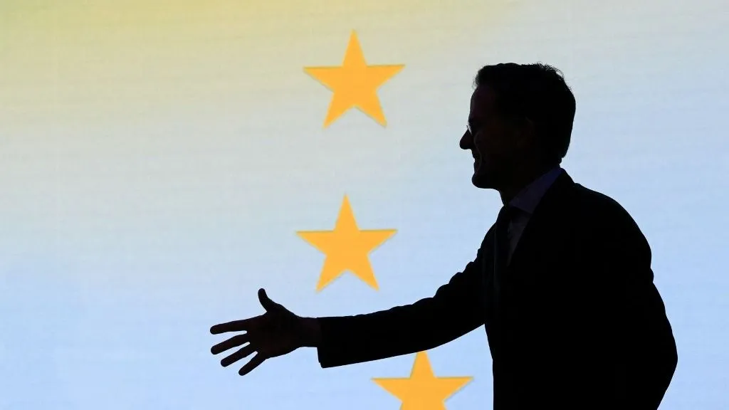 Rutte keddi beszédében a NATO-országokat arra ösztönözte, hogy amerikai fegyverekbe fektessenek be