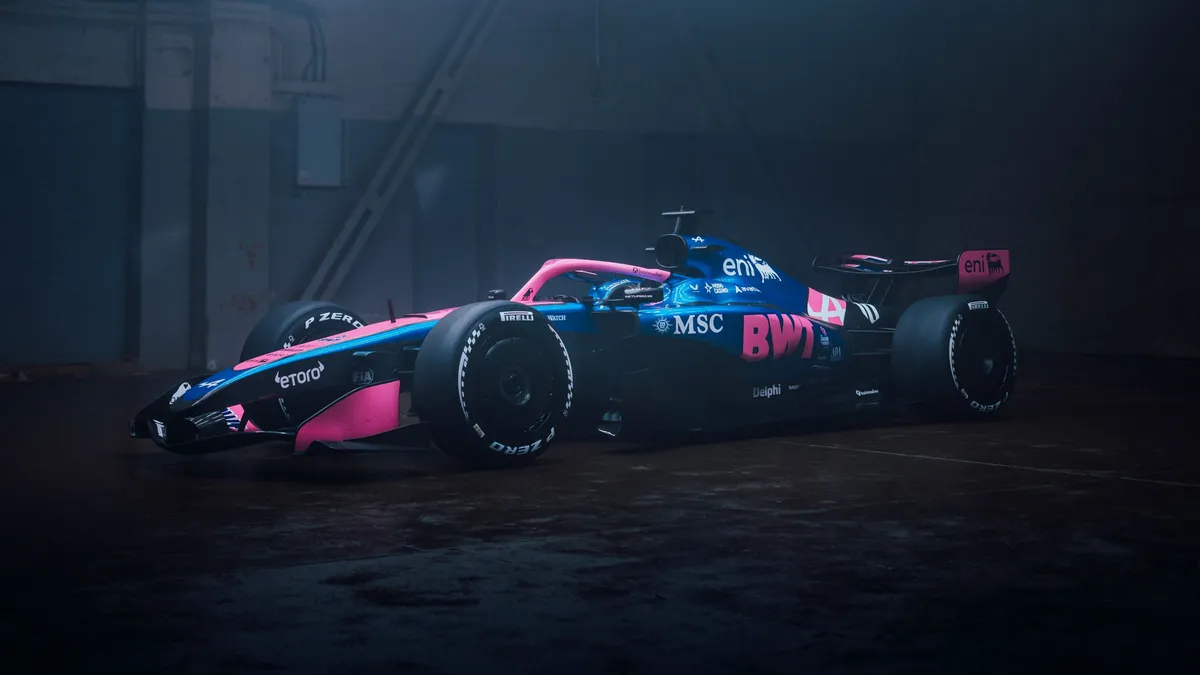 Egy luxushajó fedélzetén mutatták be a Forma-1-es csapat új autóját