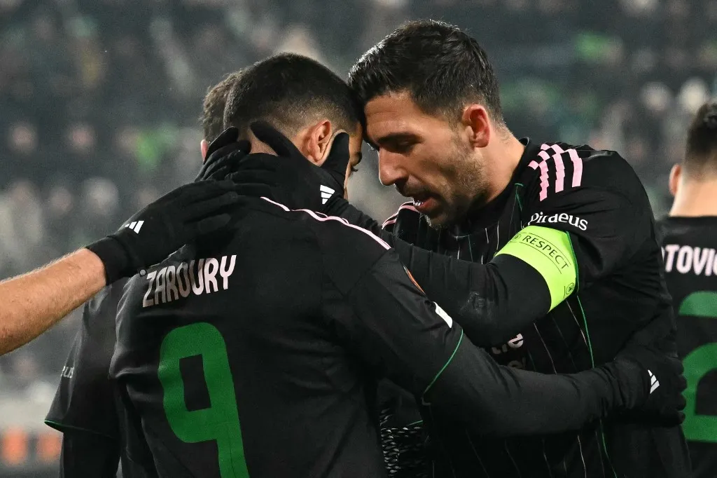 Panathinaikos' Moroccan forward #09 Anass Zaroury celebrates with his team mates after scoring the equalising goal 1:1 during the UEFA Europa League football match 1st round- Day 7 between Ferencvarosi TC and Panathinaikos in Budapest, Hungary on January 22, 2026. (Photo by Attila KISBENEDEK / AFP)