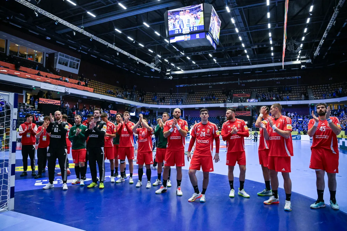 Kristianstad, 2026. január 20.
A magyar csapat a dán-norvég-svéd közös rendezésű férfi kézilabda-Európa-bajnokság F csoportjának utolsó fordulójában játszott Magyarország - Izland mérkőzés után a svédországi Kristianstad Arénában 2026. január 20-án. A magyar válogatott 24-23-ra kikapott Izlandtól.
MTI/Hegedüs Róbert