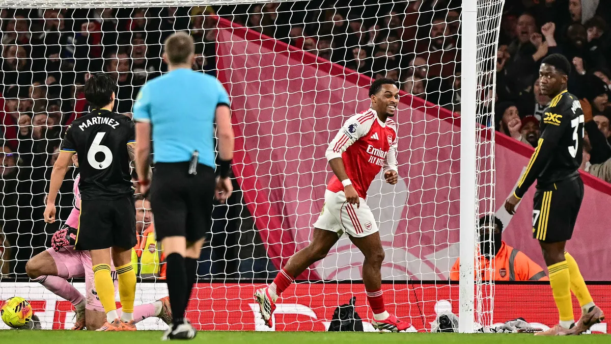 Arsenal's Dutch defender #12 Jurrien Timber (centre R) celebrates after the team's first goal during the English Premier League football match between Arsenal and Manchester United at the Emirates Stadium in London on January 25, 2026. (Photo by Ben STANSALL / AFP) / RESTRICTED TO EDITORIAL USE. No use with unauthorized audio, video, data, fixture lists, club/league logos or 'live' services. Online in-match use limited to 120 images. An additional 40 images may be used in extra time. No video emulation. Social media in-match use limited to 120 images. An additional 40 images may be used in extra time. No use in betting publications, games or single club/league/player publications. / 