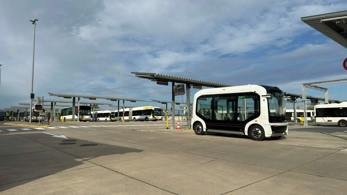 A közlekedési vállalat megkezdte a robotbuszok tesztelését a gyakorlatban. / Fotó: De Lijn