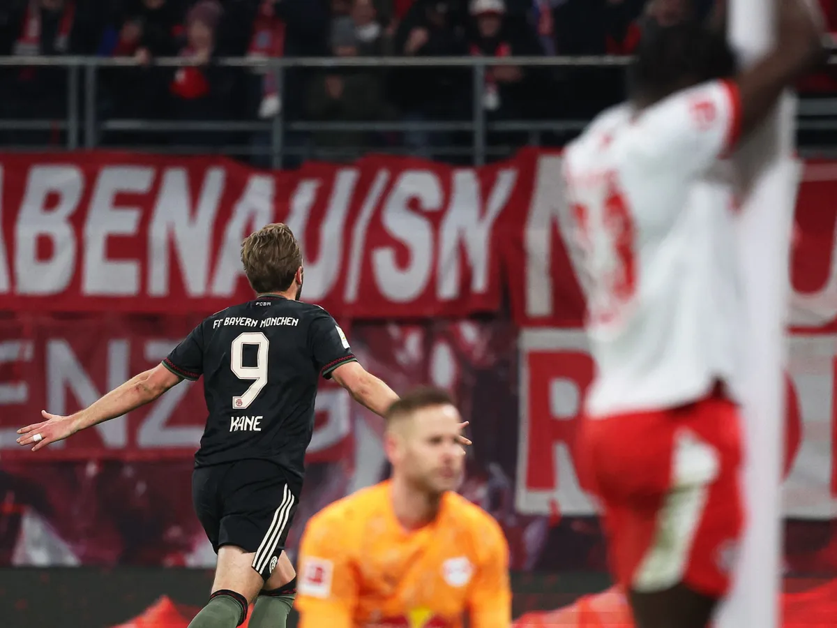 17 January 2026, Saxony, Leipzig: Soccer: Bundesliga, RB Leipzig - Bayern Munich, Matchday 18, Red Bull Arena, Harry Kane (l, Bayern Munich) celebrates his goal for 1:2 against goalkeeper Péter Gulácsi (M, RB Leipzig). IMPORTANT NOTE: In accordance with the regulations of the DFL German Football League and the DFB German Football Association, it is prohibited to exploit or have exploited photographs taken in the stadium and/or of the match in the form of sequential images and/or video-like photo series. Photo: Jan Woitas/dpa (Photo by JAN WOITAS / dpa Picture-Alliance via AFP)