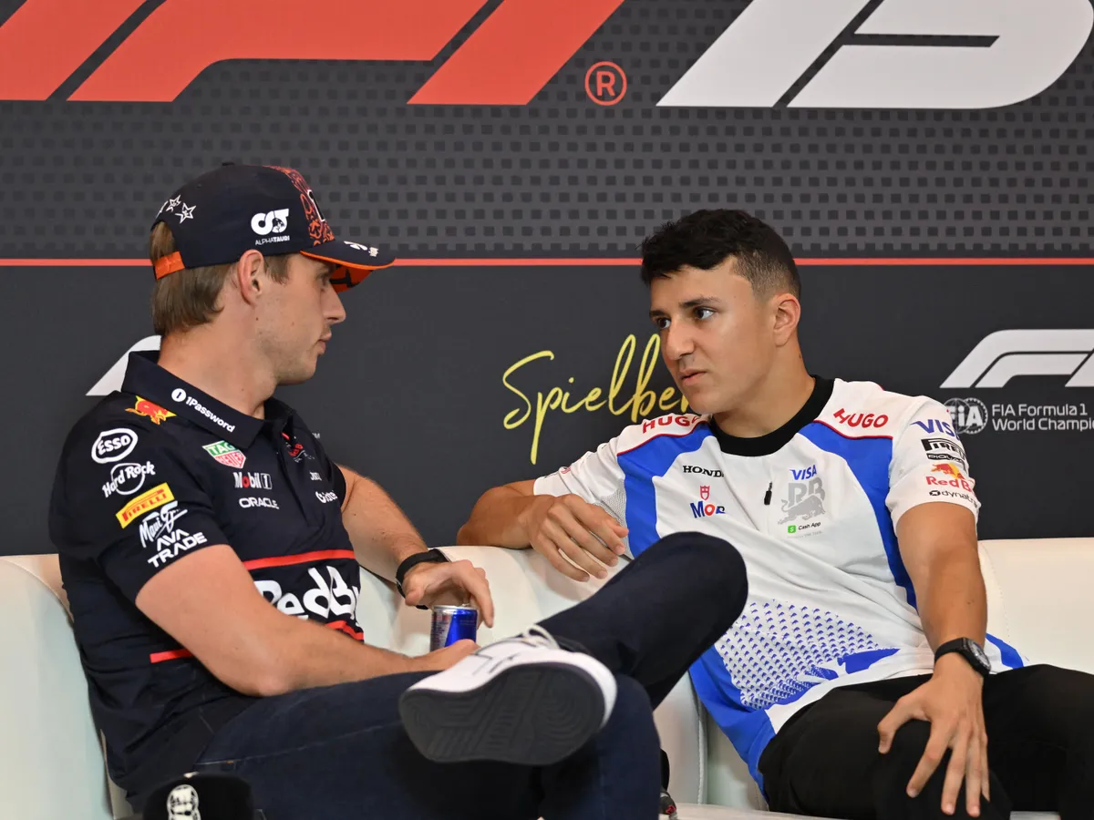 Isack Hadjar lesz Verstappen csapattársa a 2026-os szezonban
