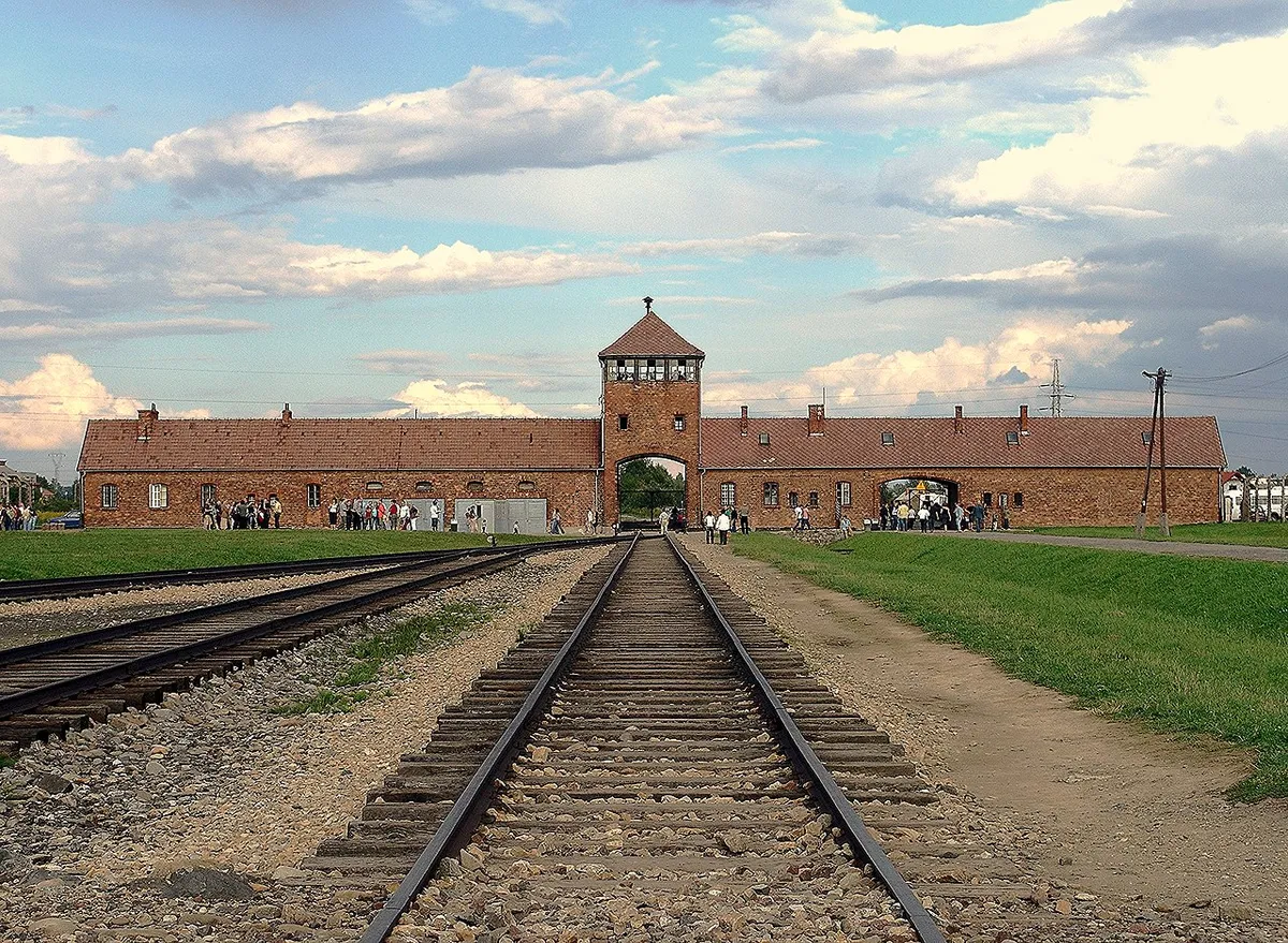 a holokauszt emléknapja, auschwitz koncentrációs tábor