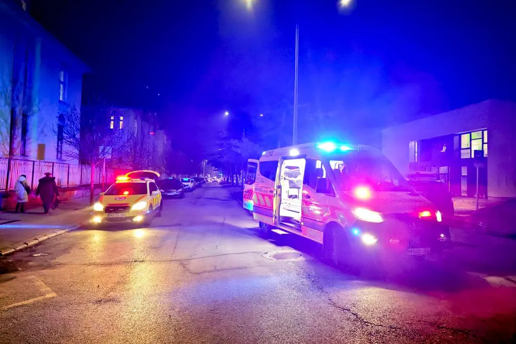A baleset helyszíne a Markusovszky Lajos utcában, ahol a rendőrség lezárta az útszakaszt