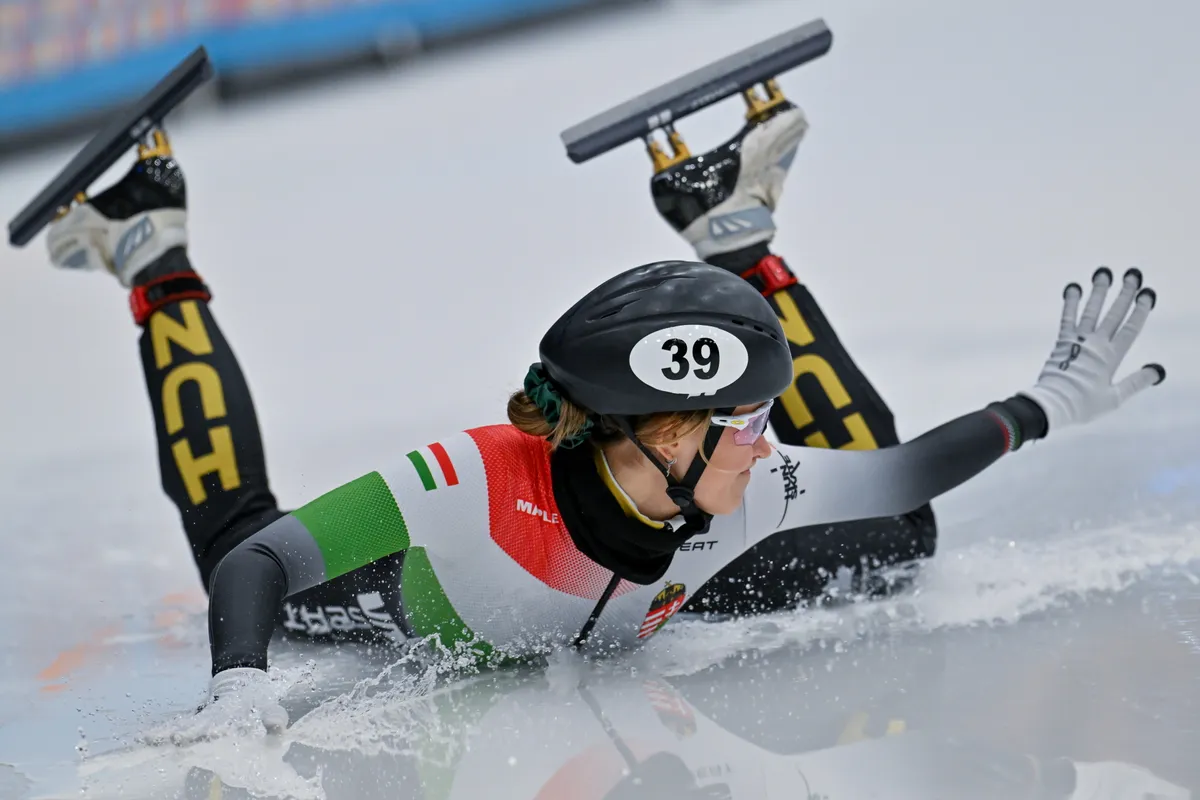 Tilburg, 2026. január 17.
Sziliczei-Német Rebeka a 3000 méteres női váltó döntőjében a rövidpályás gyorskorcsolya Európa-bajnokságon a hollandiai Tilburgban 2026. január 17-én.
MTI/Illyés Tibor