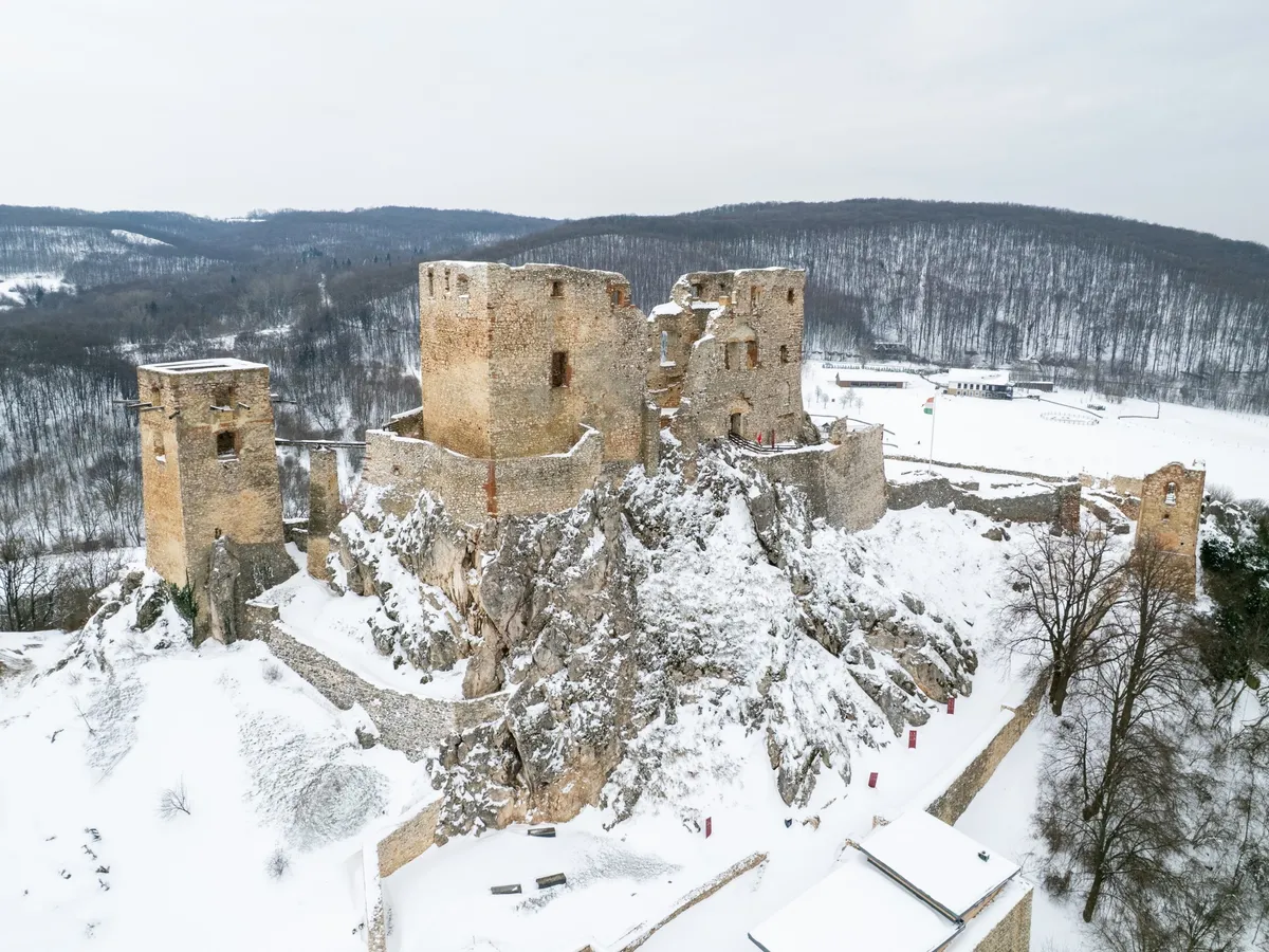 7 magyar vár, ami télen mesebeli arcát mutatja, 7magyarvár, tél, 2026