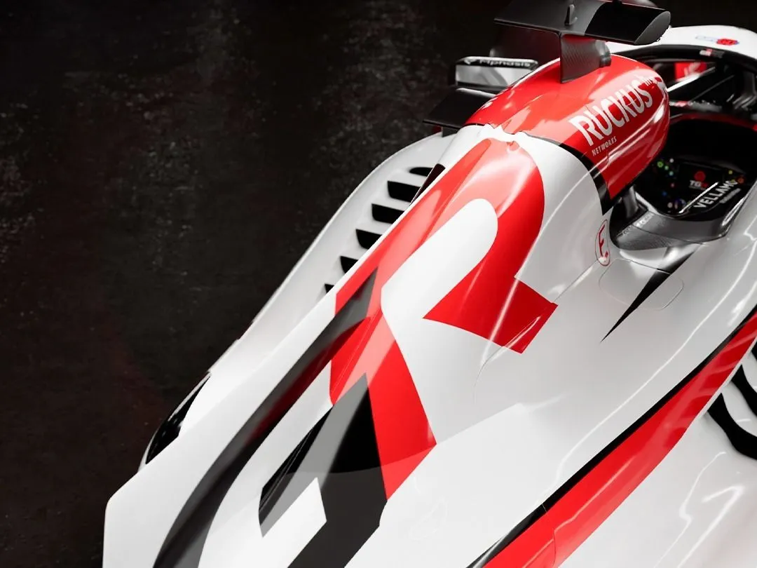 A szurkolók odavannak az új festésű Haas Forma-1-es versenyautóért Forrás: instagram.com/haasf1team/