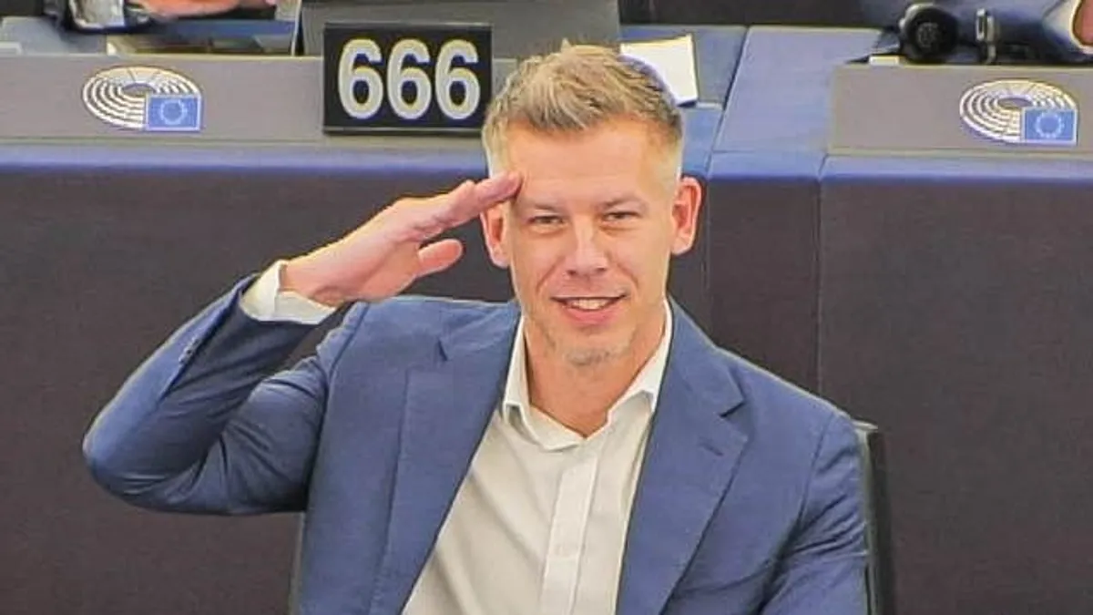 Magyar Péter az interneten bohóckodik, közben brüsszeli gazdái szétverik Európát