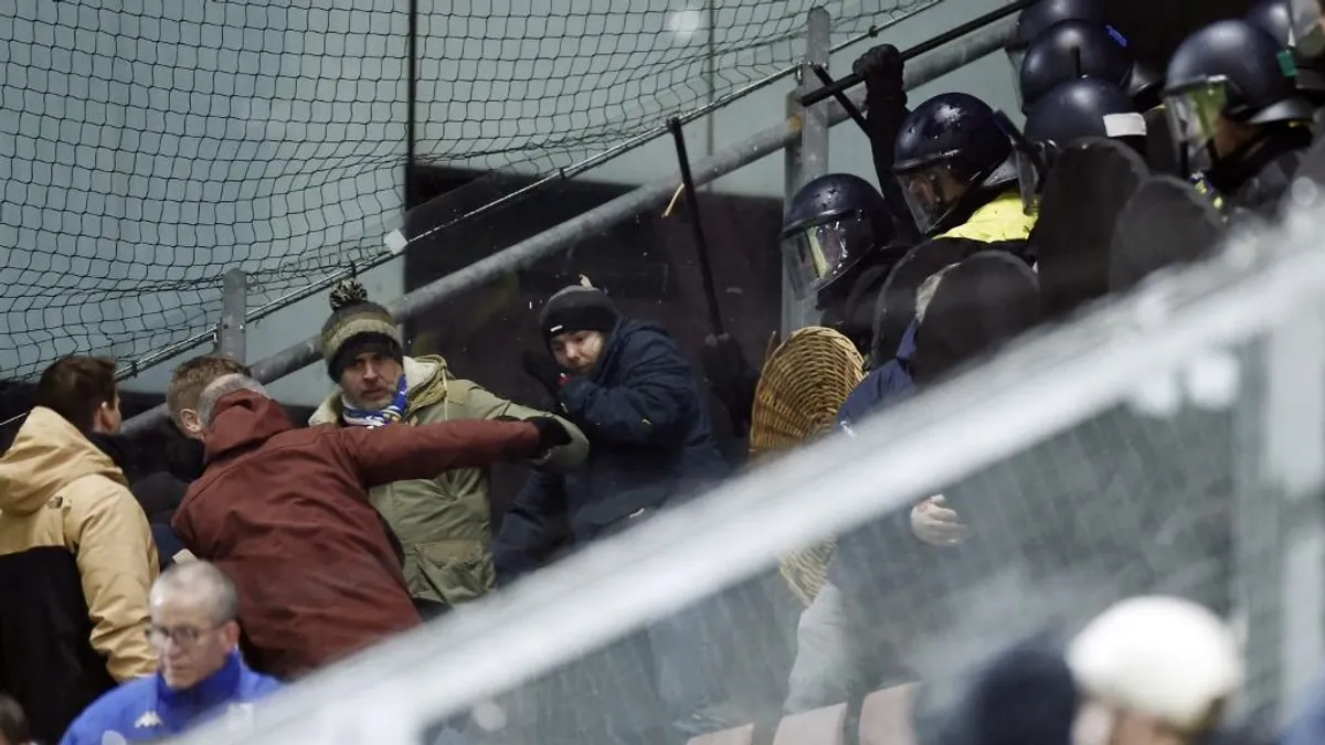 Óriási botrány: ütötték a Fradi El-ellenfelének szurkolóit