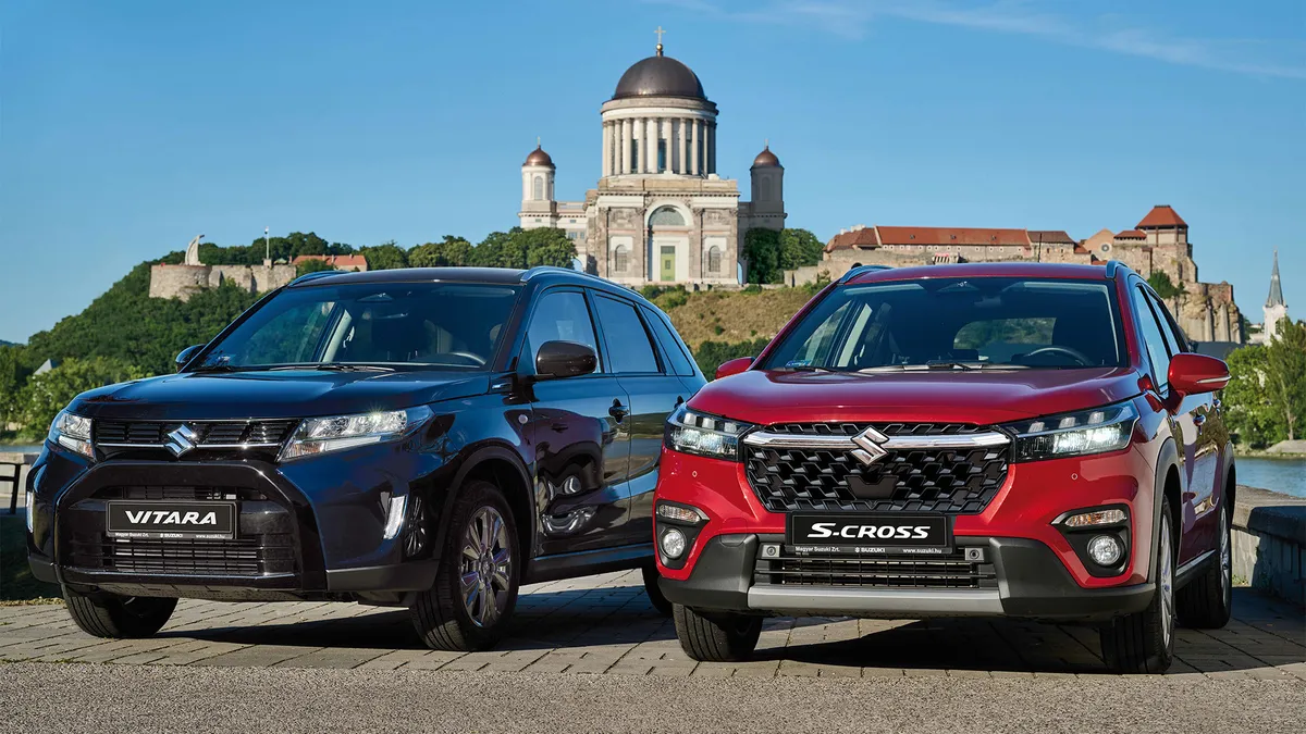 A két hazai gyártású Suzuki egymás mellett parkol.