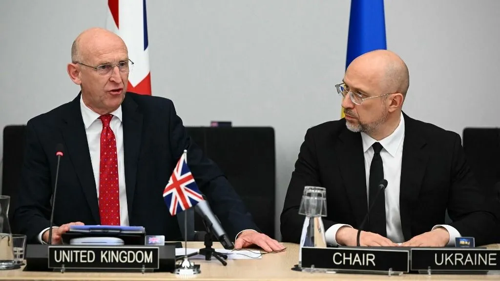 Száz évre előre: London fegyverekkel kötelezi el magát Ukrajna mellett