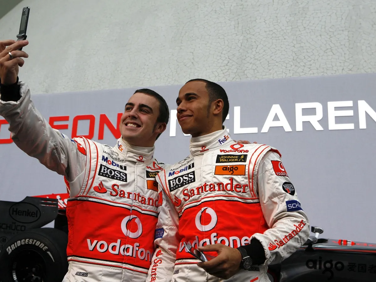 Alonso és Hamilton hatalmasakat csatáztak egymással a McLarennél