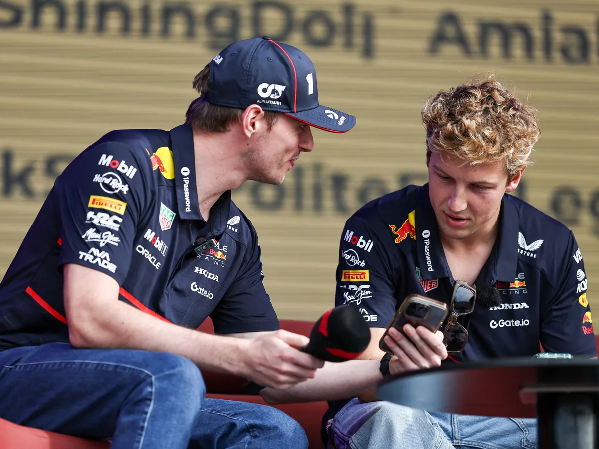 Max Verstappen Liam Lawsonnal kezdte meg az előző szezont 