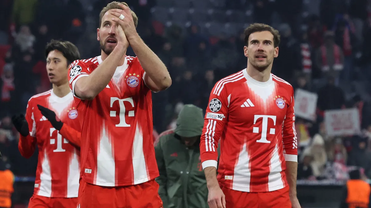 Bayern Munich's English forward #09 Harry Kane (C) and Bayern Munich's German midfielder #08 Leon Goretzka (R) celebrate after winning the UEFA Champions League football match between FC Bayern Munich (GER) and Royale Union St-Gilloise (BEL) in Munich, southern Germany, on January 21, 2026. (Photo by Karl-Josef HILDENBRAND / AFP)