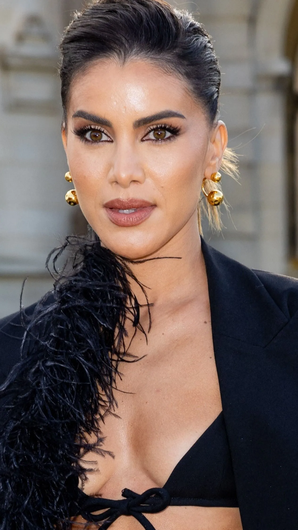 A brazil származású divatinfluenszer tökéletes testének minden részletét megmutatja – stílusosan szexi képek