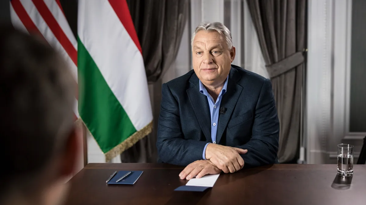Washington, 2025. november 7.A Miniszterelnöki Kommunikációs Főosztály által közreadott képen Orbán Viktor miniszterelnök interjút ad a Kossuth rádió Jó reggelt, Magyarország! című műsorában a közmédia kihelyezett stúdiójában Washingtonban 2025. november 6-án.MTI/Miniszterelnöki Kommunikációs Főosztály/Kaiser Ákos
