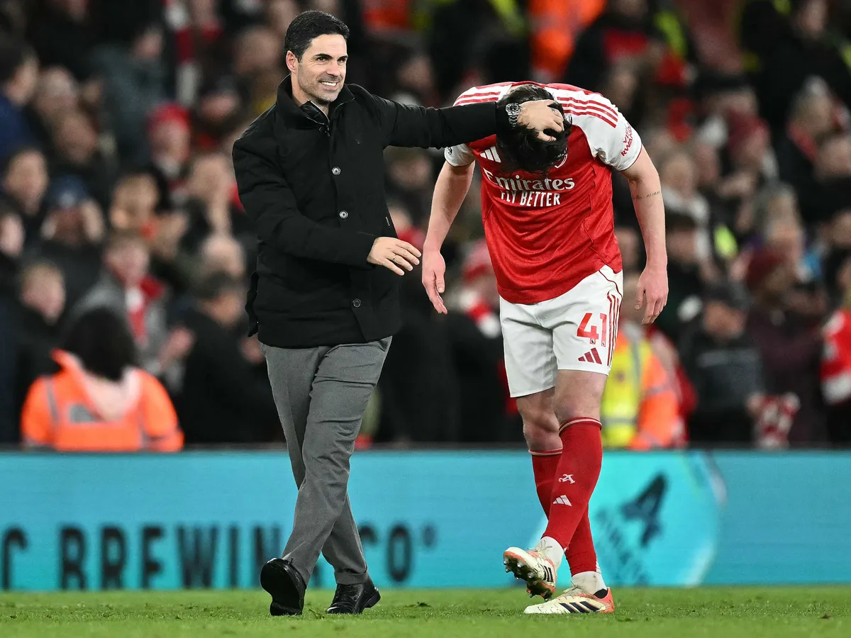Arsenal's Spanish manager Mikel Arteta (L) celebrates with Arsenal's English midfielder #41 Declan Rice after the English Premier League football match between Arsenal and Tottenham Hotspur at the Emirates Stadium in London on November 23, 2025. Arsenal won the match 4-1. (Photo by Ben STANSALL / AFP) / RESTRICTED TO EDITORIAL USE. No use with unauthorized audio, video, data, fixture lists, club/league logos or 'live' services. Online in-match use limited to 120 images. An additional 40 images may be used in extra time. No video emulation. Social media in-match use limited to 120 images. An additional 40 images may be used in extra time. No use in betting publications, games or single club/league/player publications. / 