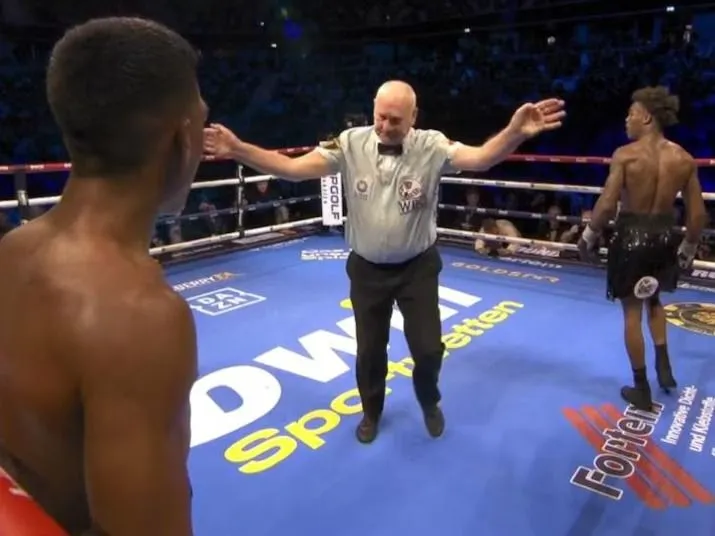 Egyből véget ért a bokszmérkőzés a bíró kiütése után