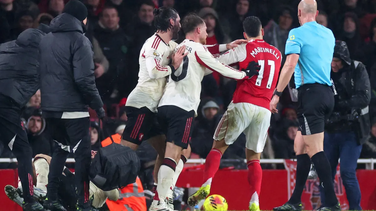 Miért védi mindkét edző az Arsenal–Liverpool rangadó „szégyenletes, őrült” emberét?