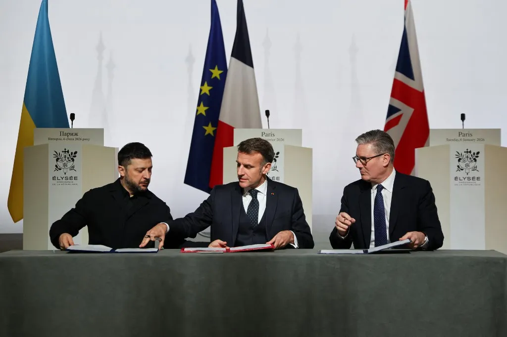 Párizsban francia és brit katonák Ukrajnába telepítéséről írtak alá megállapodást