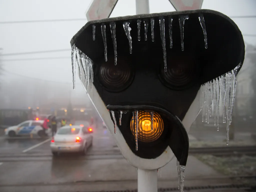 ónos eső vagy ólmos eső vegyes halmazállapotú, túlhűlt vízcseppekből álló csapadékfajta, ónoseső, időjárás, összeállítás, galéria, 2026