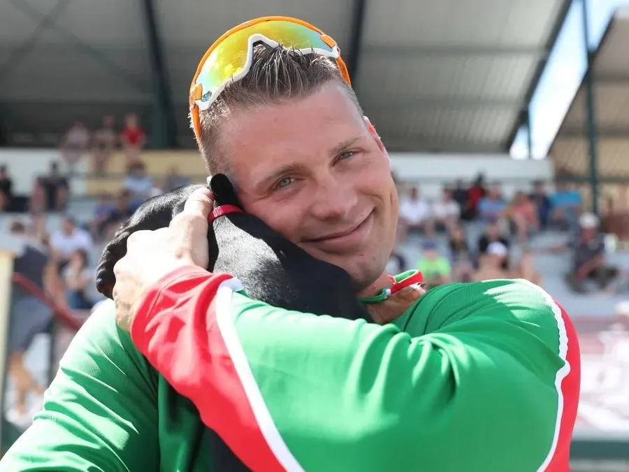 Dudás Miklós kedvenc tacskójával