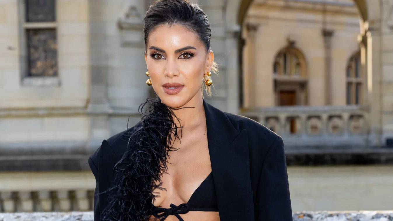 A brazil származású divatinfluenszer tökéletes testének minden részletét megmutatja – stílusosan szexi képek Kép