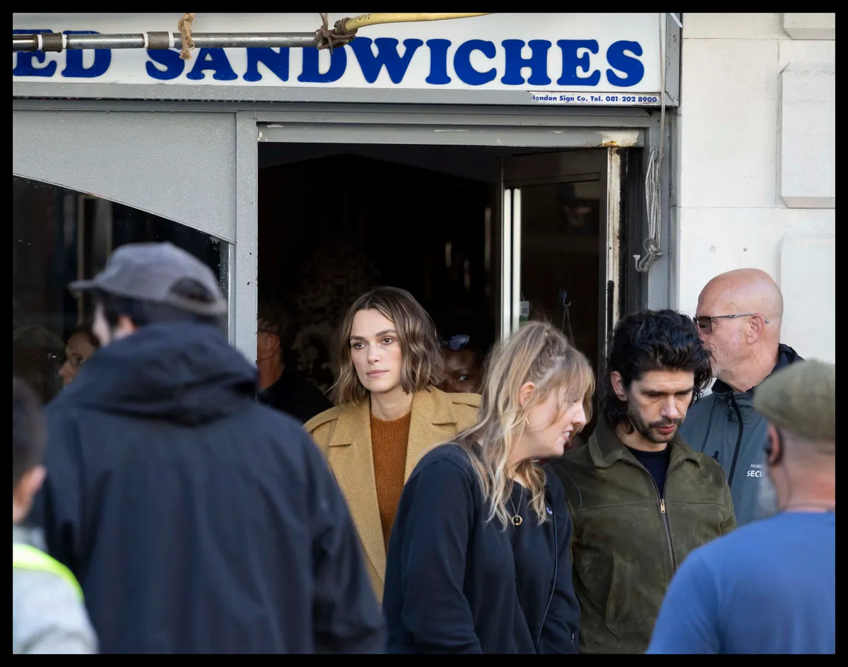 October 6, 2025, London, London, United Kingdom: Actors  Kiera Knightley and Ben Whishaw leaving a  filming location at a cafe near Charing Cross Station in London. It was thought the filming was for the new season of Black Doves. (Credit Image: © Stephen Lock/i-Images via ZUMA Press)