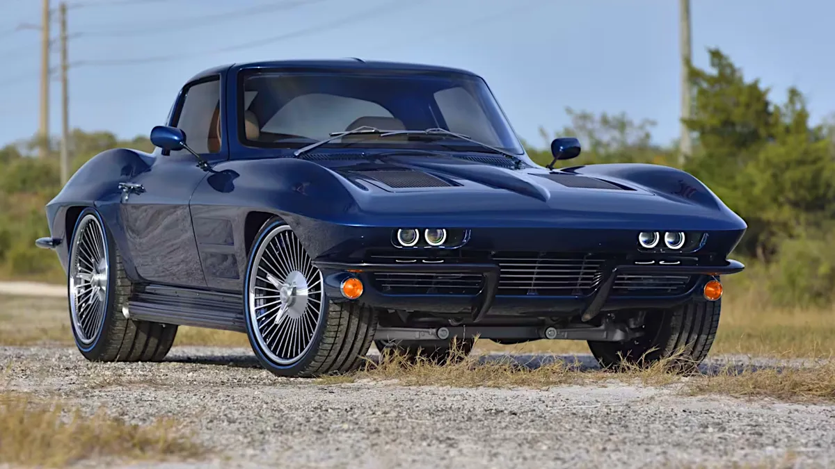 Mai technikával lett olyan az 1963-as Corvette, ahogy azt anno a formatervező megálmodta.
