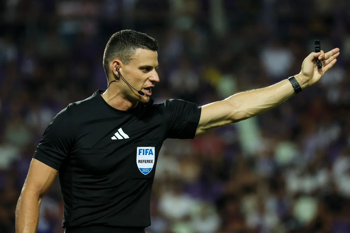 A FIFA keretébe is bekerült, fiat focibíró, Rúsz Márton hibázott a legkevesebbet