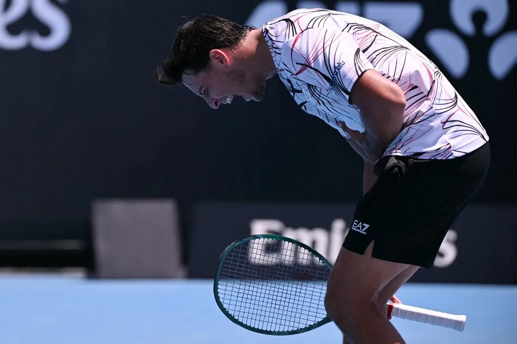 Luciano Darderi a kínok kínját élte át gyomorgörcs miatt az Australian Open első fordulójában