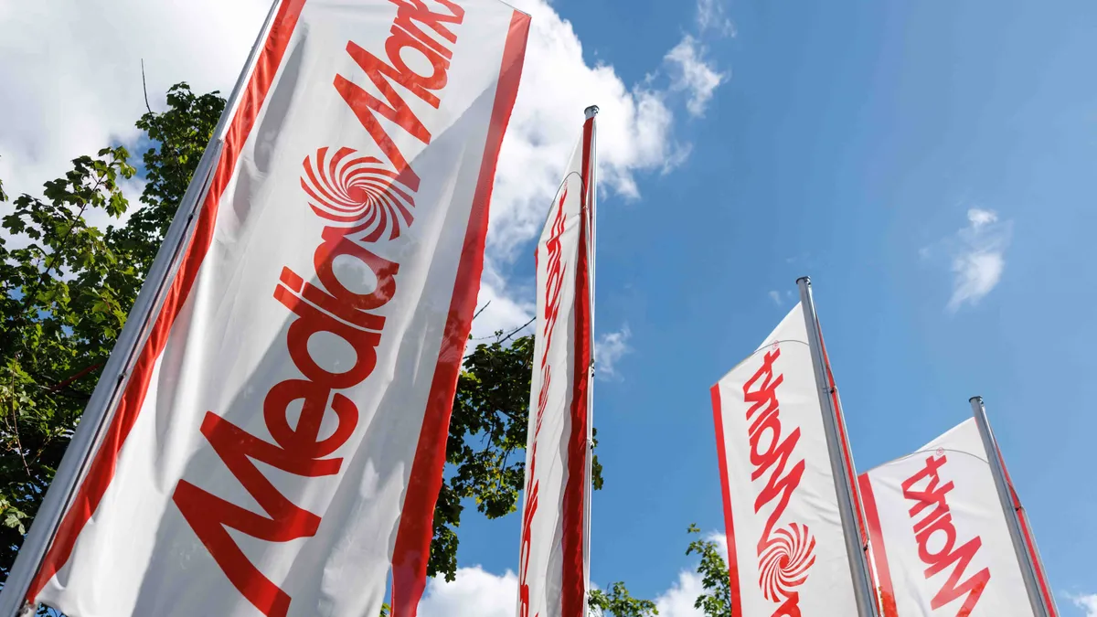  MediaMarkt , 29 August 2025, Bavaria, Munich: The Mediamarkt logo can be seen on flags at a branch of the MediaMarktSaturn chain in Munich (Bavaria) on August 29, 2025. MediaMarktSaturn Retail Group GmbH (formerly Media-Saturn-Holding GmbH) is the operator of the largest electronics retail chain in Europe. The company combines the formerly independent consumer electronics chains MediaMarkt and Saturn. (Symbol image, symbol photo, illustration, symbolic photo, illustrative photo, theme image, general image, theme photo) Photo: Matthias Balk/dpa (Photo by MATTHIAS BALK / dpa Picture-Alliance via AFP)