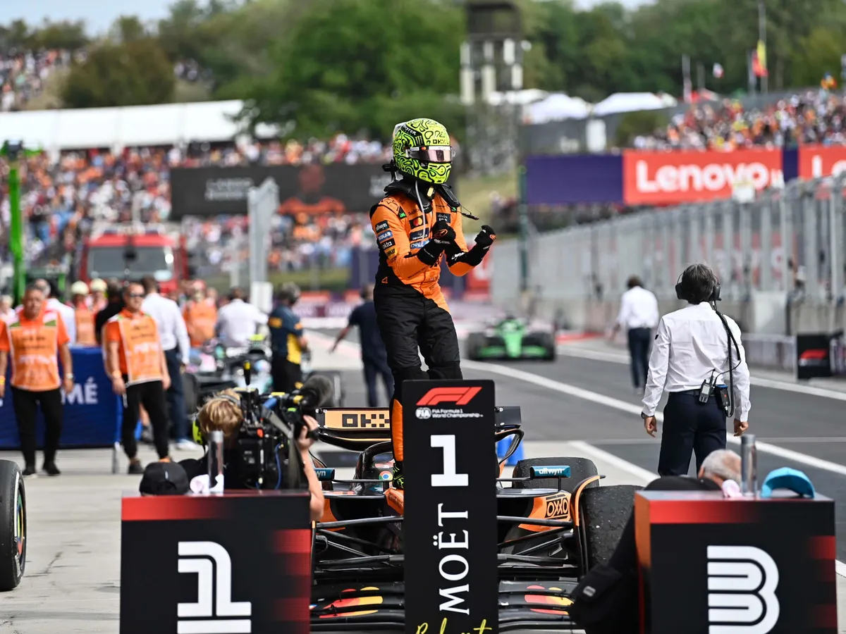 Lando Norris, LandoNorris, Mogyoród, 2025. augusztus 3.
A győztes Lando Norris, a McLaren brit versenyzője a Forma-1-es Magyar Nagydíjon a célba érés után a mogyoródi Hungaroringen 2025. augusztus 3-án.
MTI/Balogh Zoltán