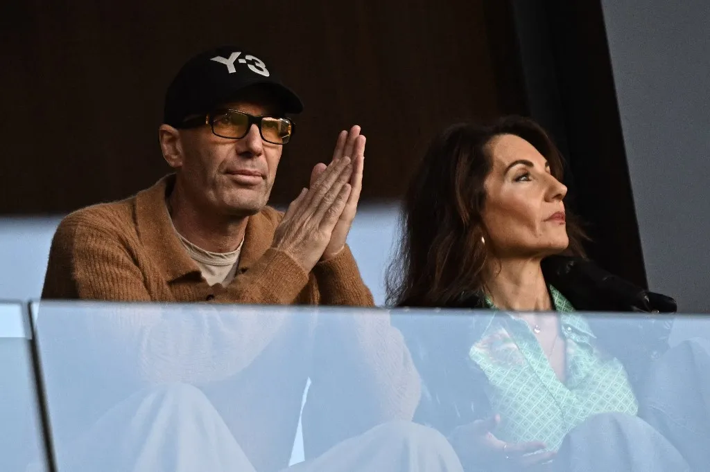 Former French football player Zinedine Zidane and his wife Veronique Zidane watch the Africa Cup of Nations (CAN) round of 16 football match between Algeria and Democratic Republic of Congo at the Prince Moulay El Hassan stadium in Rabat on January 6, 2026. (Photo by Gabriel BOUYS / AFP)